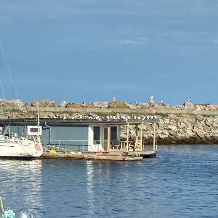 Sætervika Floating Bådhotel *