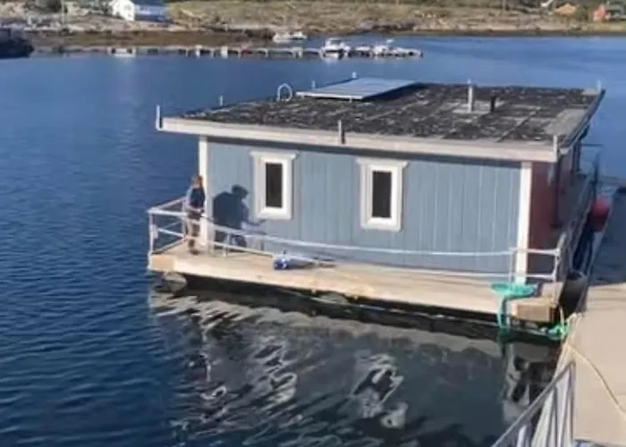 Botel Saetervika Floating Hosen